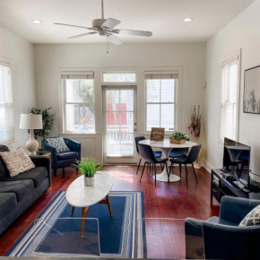 Entire 3BD/2.5BA Luxury Home 2 blocks from King St